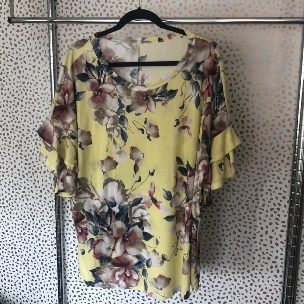 Yellow floral tunic length top!
